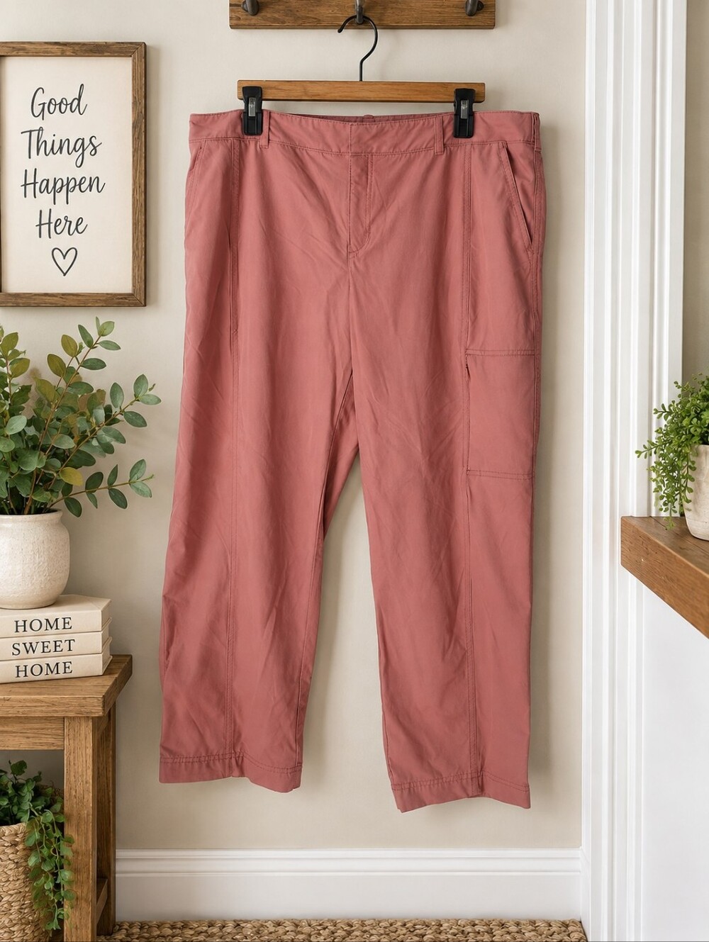 Kirkland Signature Women's Cargo Cropped Pants in Dusty Rose Size 14